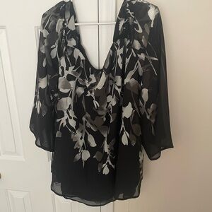 Beautiful 😍 Established 1962 blouse with peekaboo sleeves ❤️